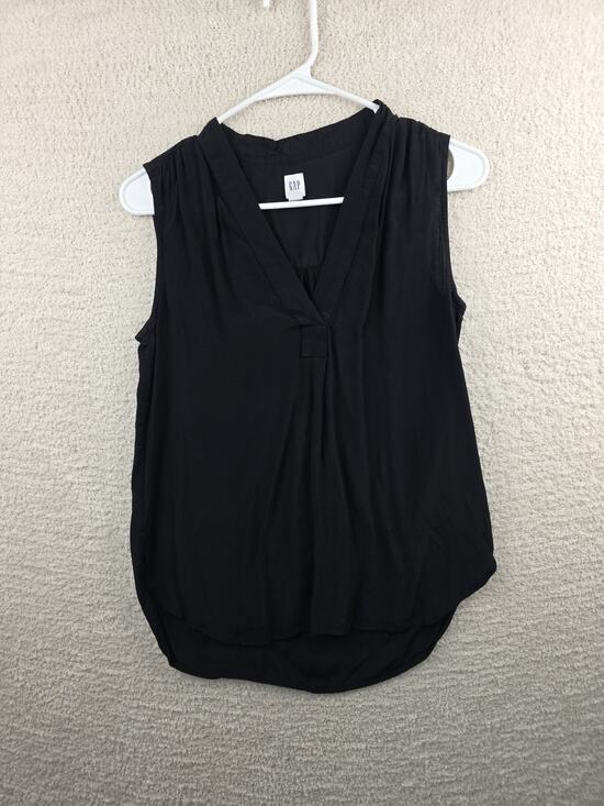 GAP Tops - Gap Women's Black Sleeveless V-Neck Pleated Blouse Size XS